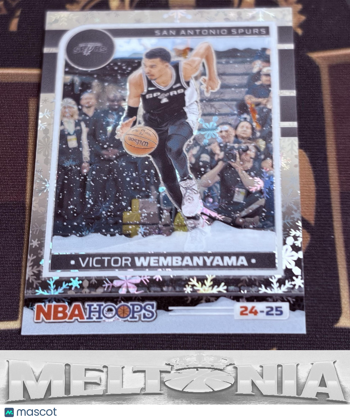 2024-25 Hoops Winter Victor Wembanyama #165 Holofoil Prizms Centered