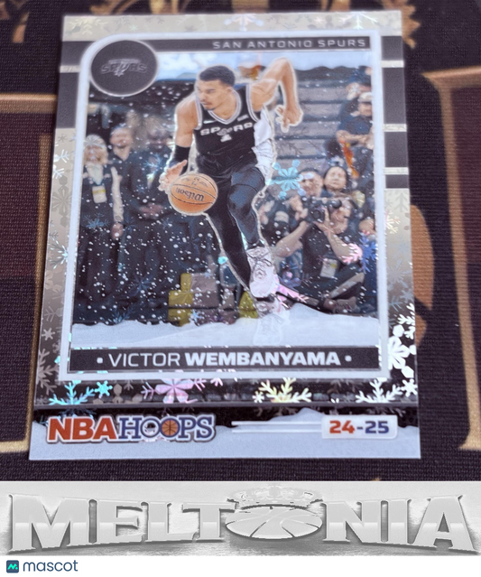 2024-25 Hoops Winter Victor Wembanyama #165 Holofoil Prizms Centered